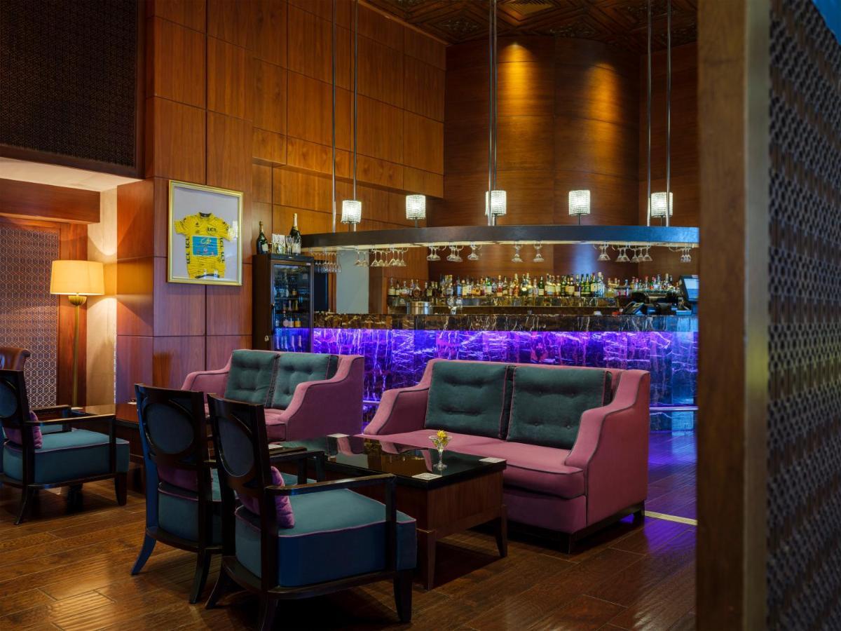 Rixos Borovoe Hotel Shchuchinsk Ngoại thất bức ảnh The bar at the lounge