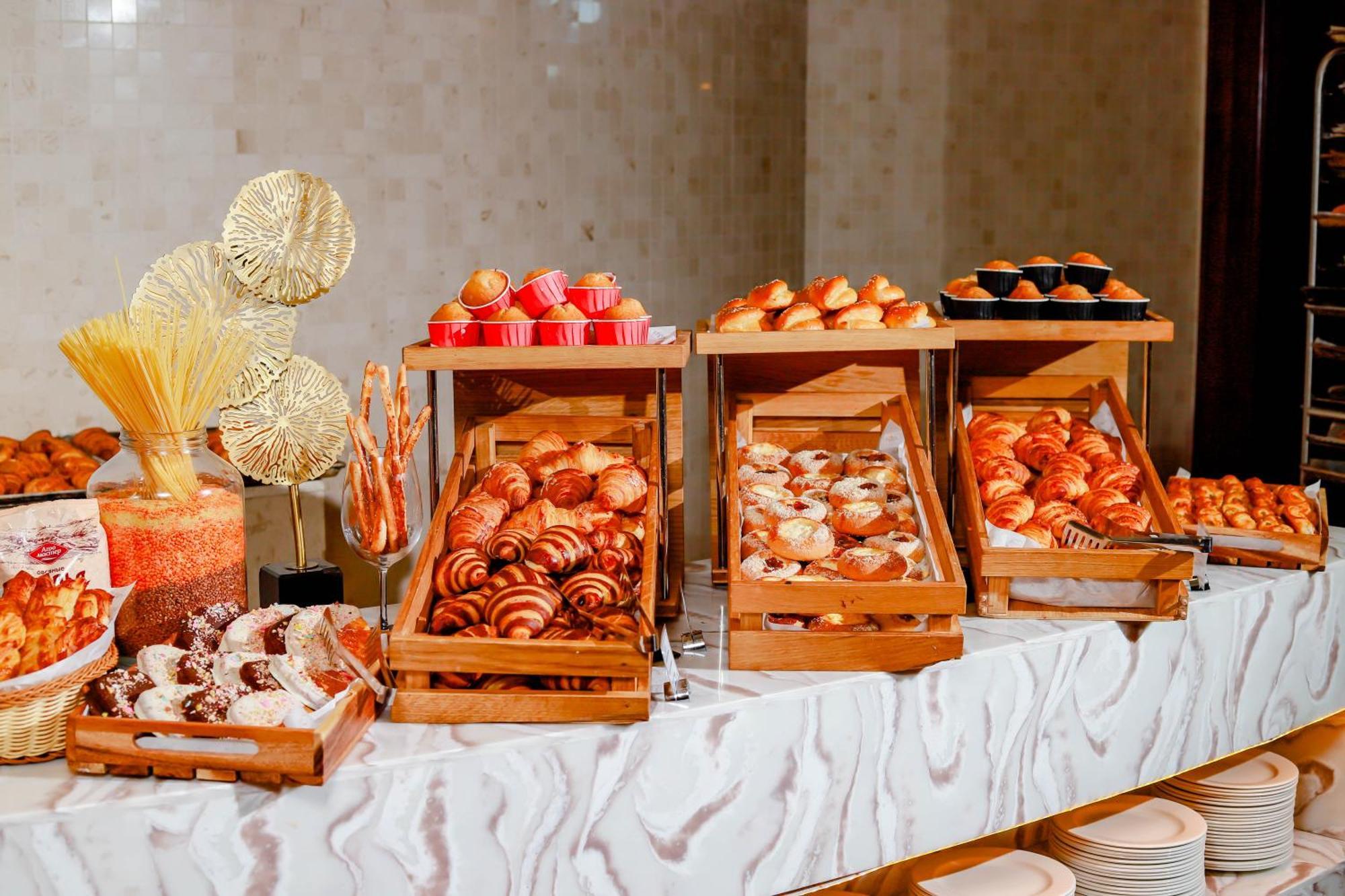 Rixos Borovoe Hotel Shchuchinsk Ngoại thất bức ảnh A pastry buffet
